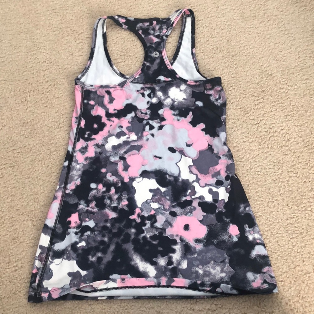 2 Nike / one 90 degrees workout tops - Picture 7 of 7